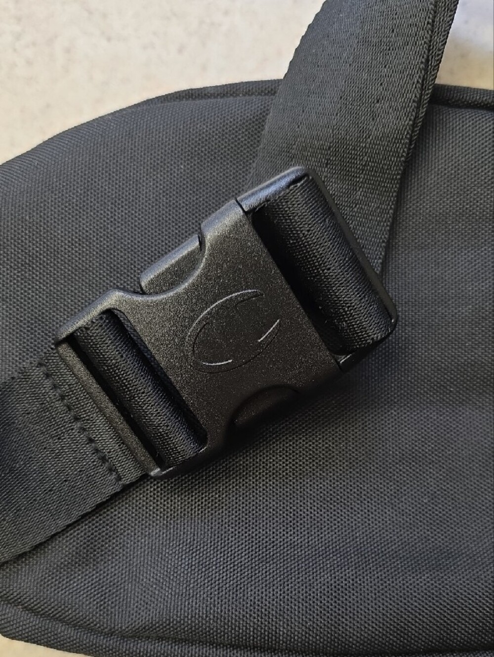 Champion Fanny Pack Waist Bag Adjustable Belt Sling Pack Black Unisex NWOT - Picture 5 of 13
